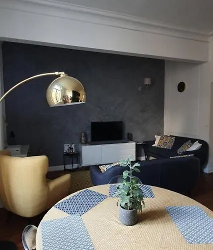 L'ecu : Un Haussmannien Accueillant! アパート ランス