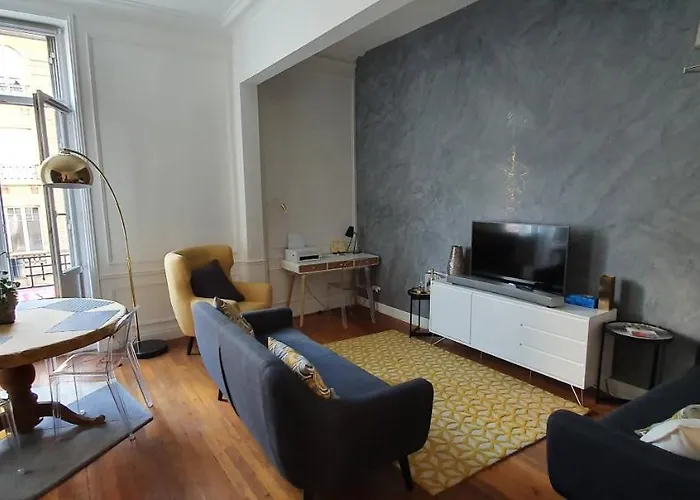 L'ecu : Un Haussmannien Accueillant! アパート *