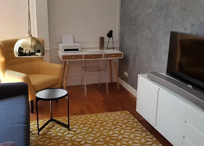 L'ecu : Un Haussmannien Accueillant! アパート